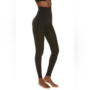 Skims Sculpting Seamless Leggings in Black size L/XL